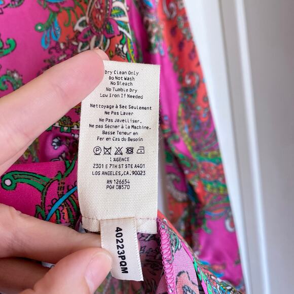 L'AGENCE Tyler Paisley Print Silk Shirt Rhodamine Bright Pop Size XS Pink - Picture 6 of 7